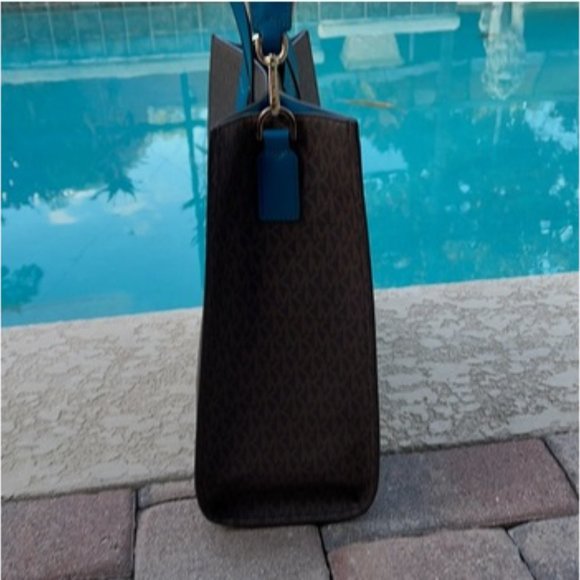 Michael Kors Kenly Large Tote - Picture 3 of 15